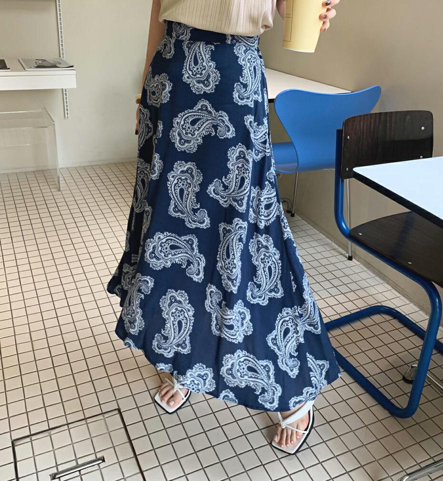 Aラインペイズリースカート・全2色・b68975 レディース 【sk】 韓国 ファッション ボトムス スカート ロングスカート ロング丈 フレア Aライン ボリューム 柄 パターン ペイズリー エスニック 海 カジュアル 夏 春 ハイホリ