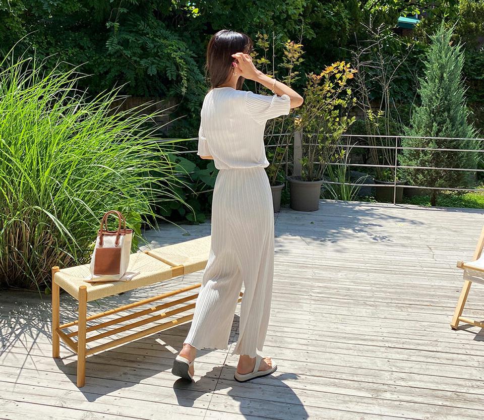 プリーツVネックオールインワン・全5色・e62282 レディース 【pt】 オールインワン プリーツ Vネック 半袖 ハーフスリーブ パンツ ズボン ロングパンツ ウェーブ 上品 大人 シンプル グロッシー カシュクール 春 夏 韓国ファッション237