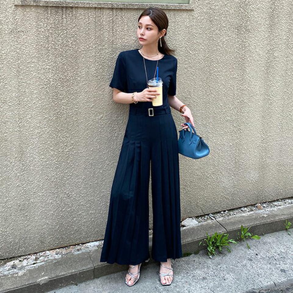 ベルト付プリーツオールインワン・全2色・b68972 レディース 【pt】 韓国 ファッション オールインワン ジャンプスーツ つなぎ ラウンドネック 半袖 五分袖 ワイドパンツ 無地 大人 フレアパンツ カジュアル 夏 春 ハイホリ