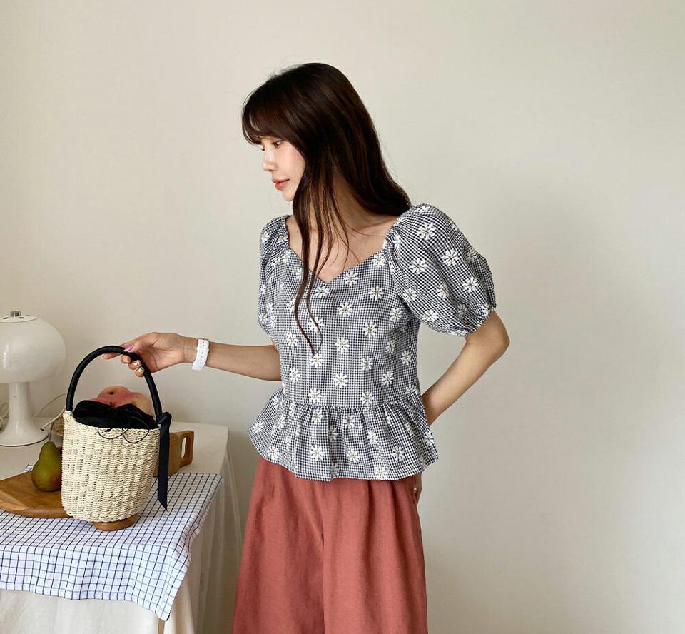 フラワーハートネックブラウス・全3色・t62271 レディース 【bl】 トップス ブラウス 半袖 ハーフスリーブ 花柄 チェック柄 ギンガムチェック ハートネック ガーリー フリルヘム 春 夏 韓国 ファッション