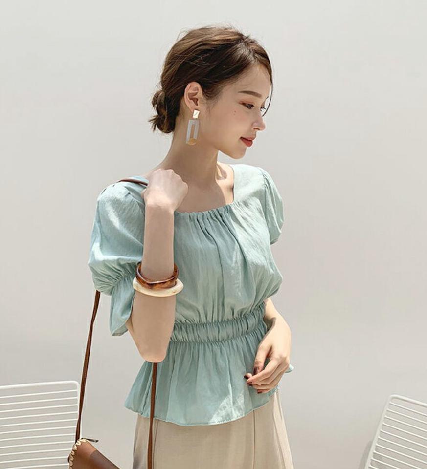 スクエアゴムフレアブラウス・全4色・t68962 レディース 【bl】 韓国 ファッション トップス ブラウス デコルテ スクエアネック 半袖 ハーフスリーブ 五分袖 パフスリーブ ぼわん袖 ボリューム袖 無地 ガーリー ペプラム カジュアル 夏 春 ハイホリ