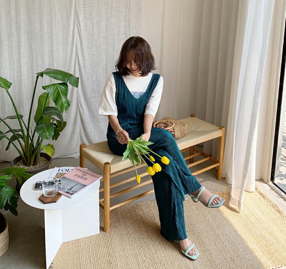 Vネックプリーツオールインワン・全3色・b64034 レディース 【pt】 オールインワン パンツ ズボン ロングパンツ プリーツ Vネック グロッシー 上品 大人 シンプル スリーブレス ノースリーブ レイヤード 春 夏 韓国 ファッション