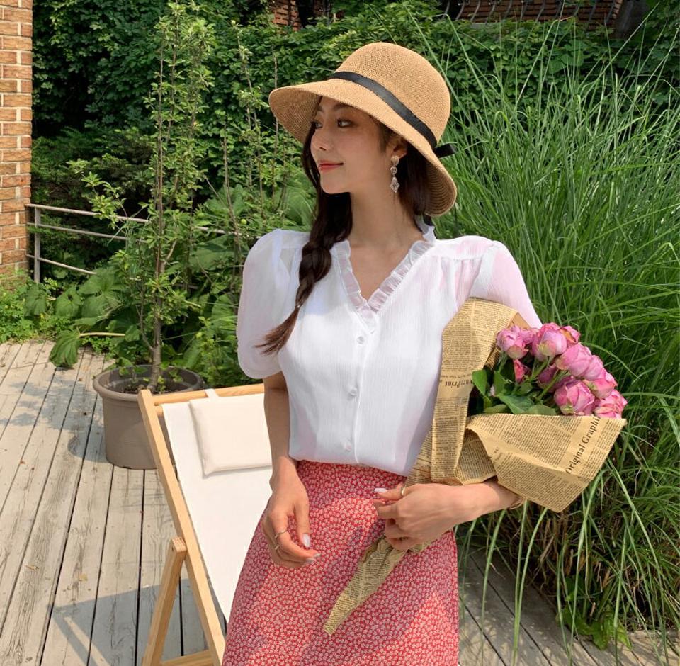 Vネックフリルシアーブラウス・全3色・b64030 レディース 【bl】 トップス ブラウス 半袖 ハーフスリーブ フリル シアー 透け感 シースルー Vネック パフ袖 パフスリーブ ガーリー フェミニン フリルネック 可愛い かわいい 春 夏 韓国 ファッション