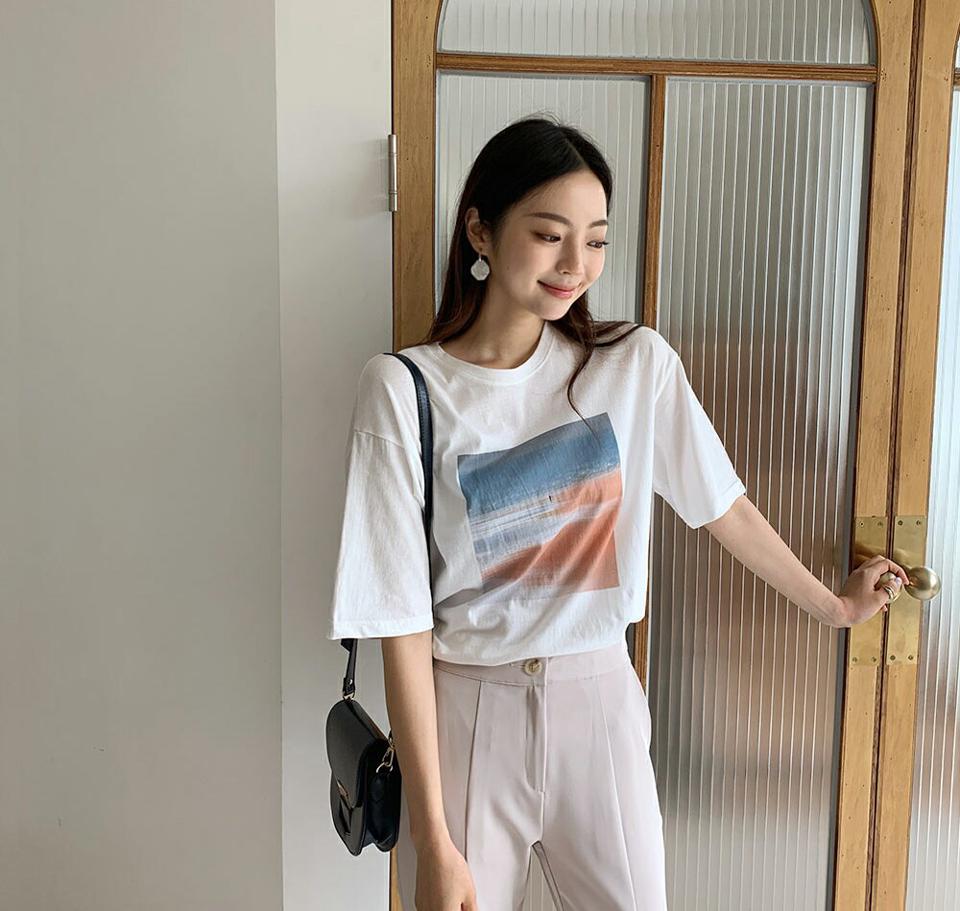 グラフィカルプリントTシャツ・全3色・t64062 レディース 【tops】【トップス Tシャツ 半袖 ハーフスリーブ グラフィック プリント カジュアル ラフ 春 夏 韓国 ファッション】