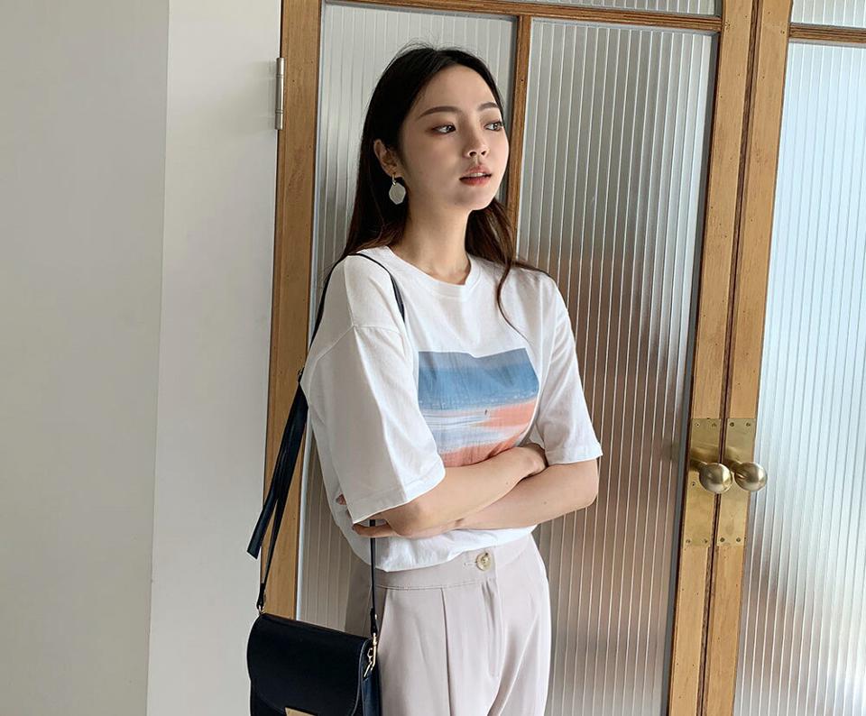 グラフィカルプリントTシャツ・全3色・t64062 レディース 【tops】【トップス Tシャツ 半袖 ハーフスリーブ グラフィック プリント カジュアル ラフ 春 夏 韓国 ファッション】