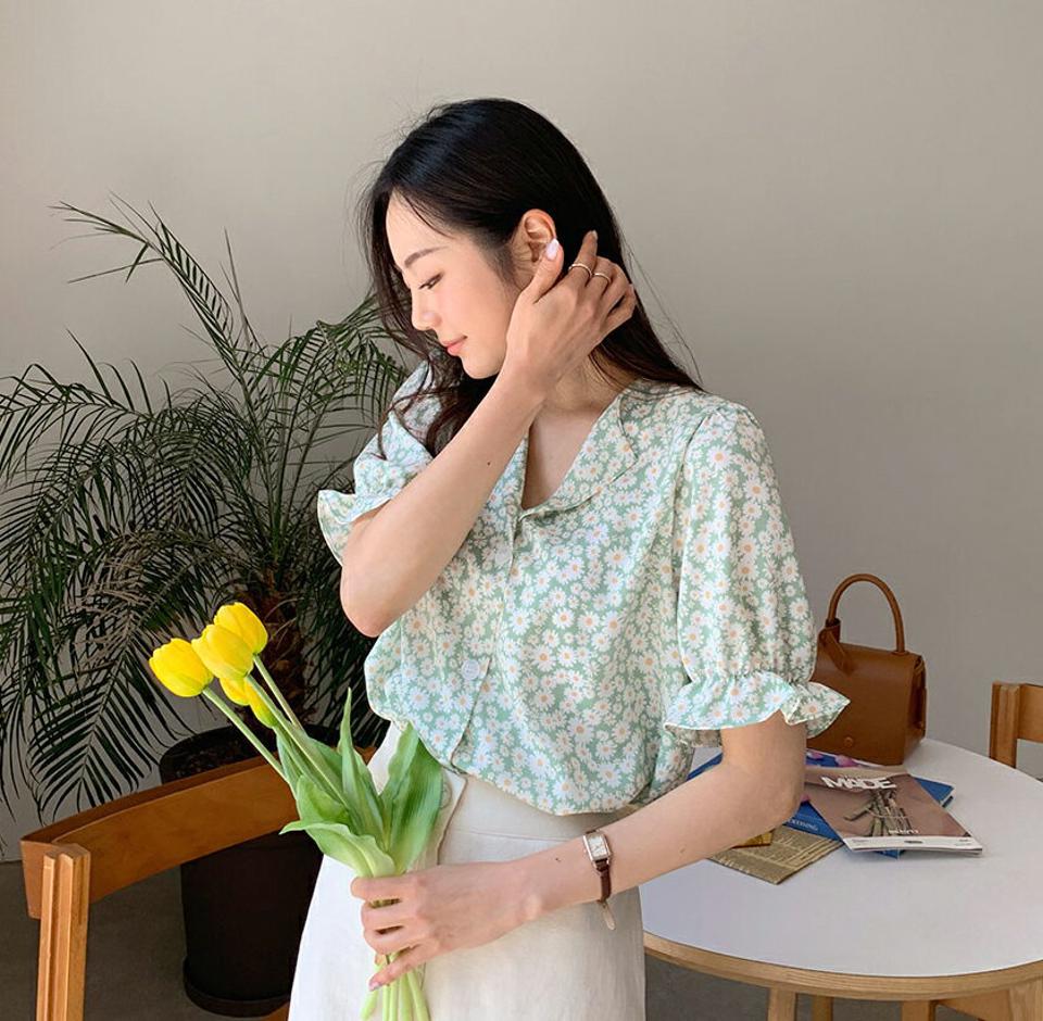 Vネックフローラルブラウス・全2色・t64031 レディース 【bl】 トップス ブラウス 半袖 ハーフスリーブ 花柄 フラワー Vネック レトロ ガーリー 可愛い かわいい 春 夏 韓国ファッション