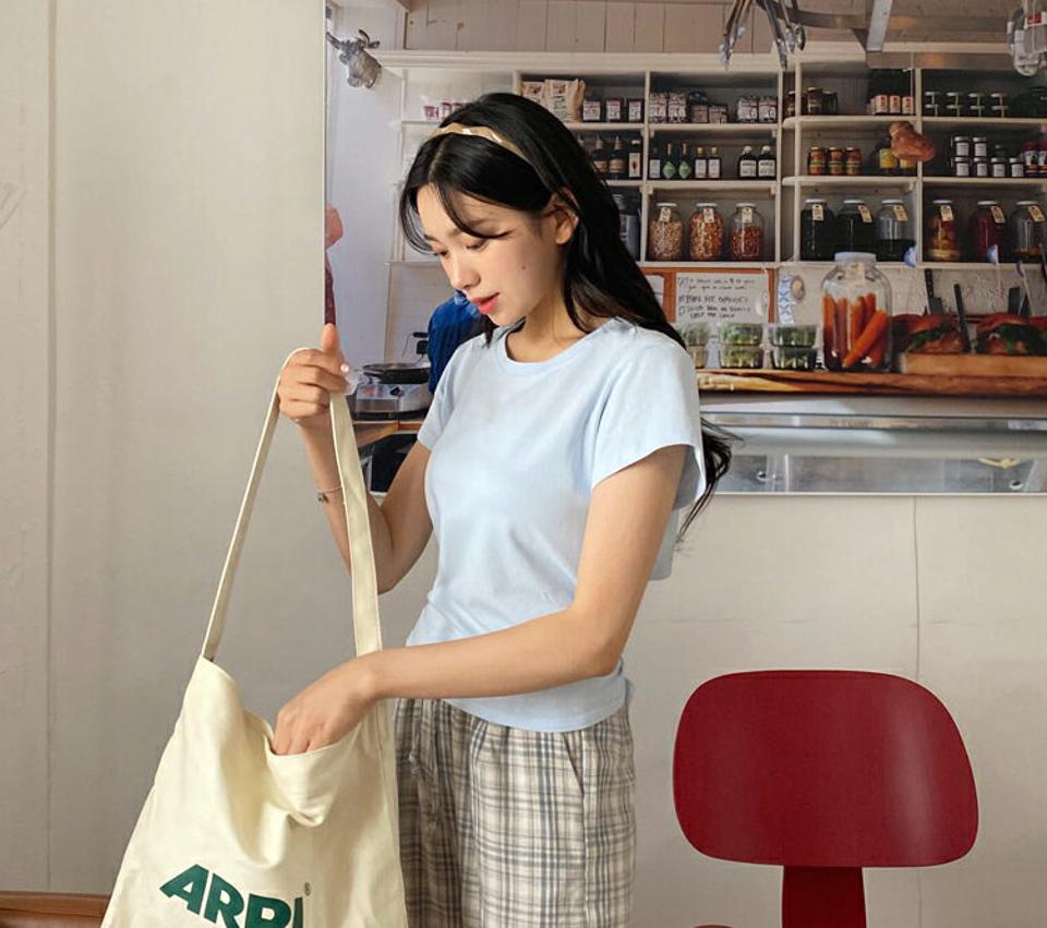 【全品10%OFF】バックリボンTシャツ・全4色・t00050 レディース 【tops】【トップス Tシャツ 半袖 バックリボン 背中見せ バックシャン 単色 ユニーク かわいい カジュアル クロップド丈 ショートスリーブ 春 夏 韓国 ファッション】【NIJU】