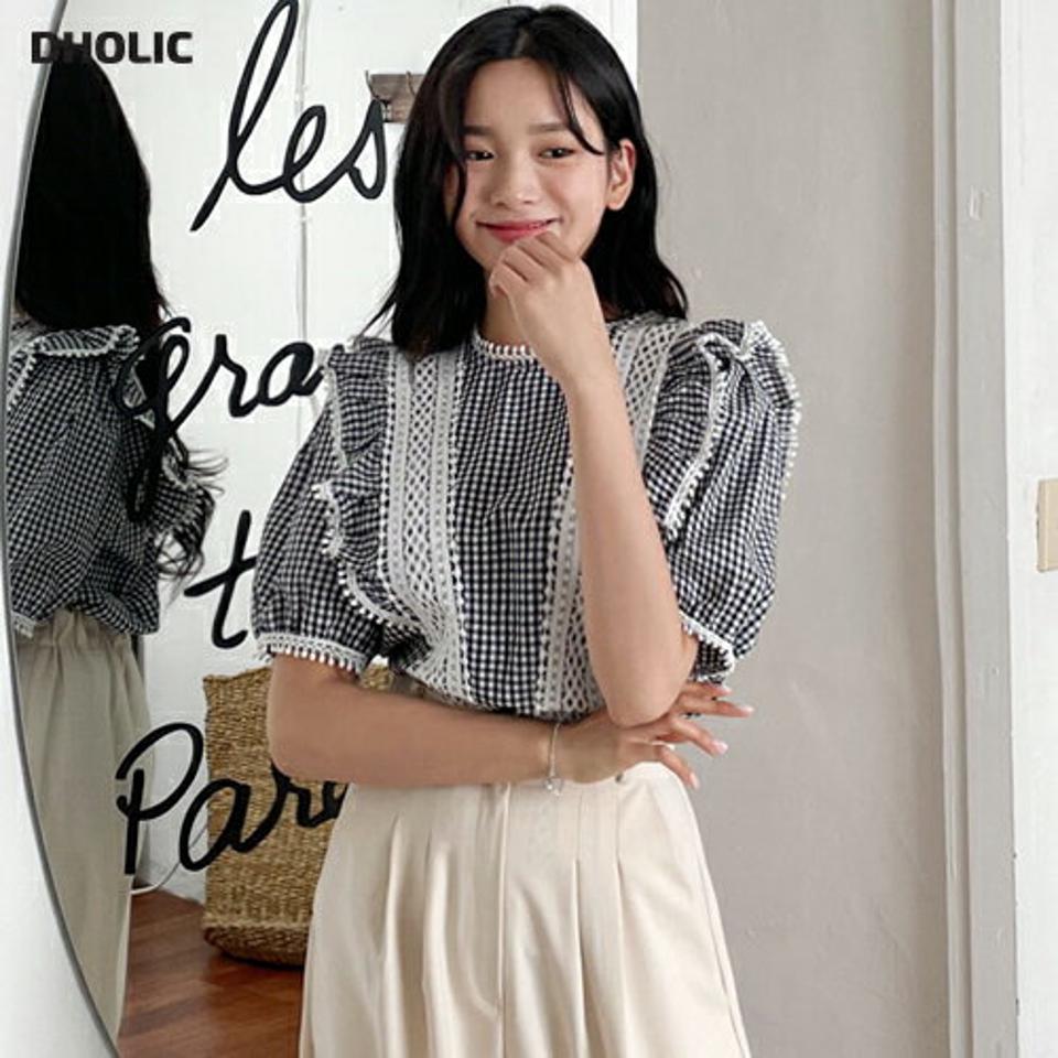 2TYPEレースラインブラウス・全2色・b00084 レディース 【bl】 トップス ブラウス レース チェック柄 ギンガムチェック ガーリー 可愛い かわいい フリンジ パンチング ストライプ柄 パフ袖 パフスリーブ 春 夏 韓国 ファッション NIJU