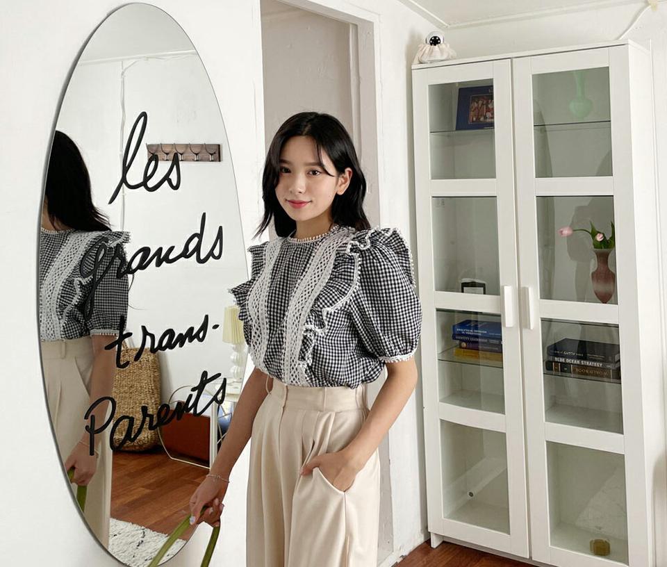 2TYPEレースラインブラウス・全2色・b00084 レディース 【bl】 トップス ブラウス レース チェック柄 ギンガムチェック ガーリー 可愛い かわいい フリンジ パンチング ストライプ柄 パフ袖 パフスリーブ 春 夏 韓国 ファッション NIJU