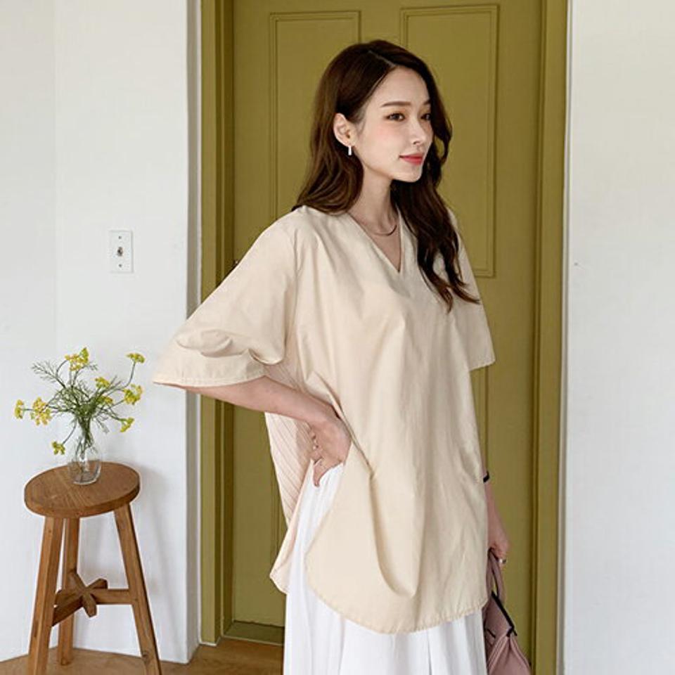 バックプリーツディテールブラウス・全3色・b00023 レディース 【bl】 韓国 ファッション トップス ブラウス 半袖 プリーツ Vネック アンバランス スリット ルーズ ゆったり 体型カバー 細身 シンプル 春 夏 ハイホリHIHOLLI