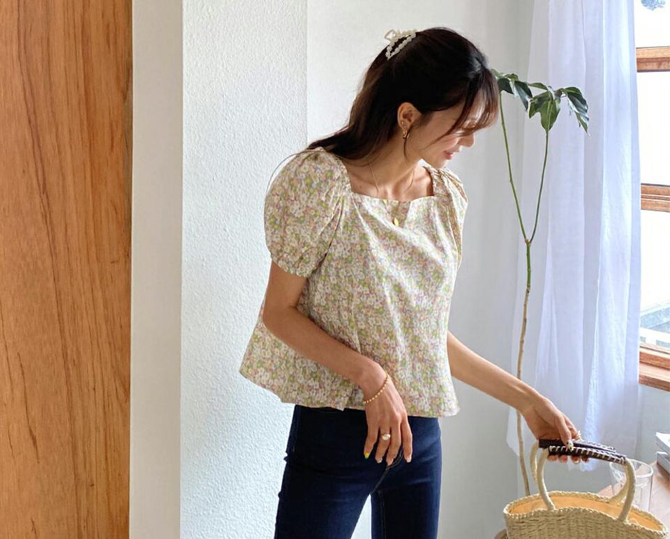 スクエアネックフローラルブラウス・全3色・t57617 レディース 【bl】 トップス ブラウス 半袖 フラワー 花柄 小花柄 スクエアネック ガーリー フェミニン パフ袖 パフスリーブ 春 夏 韓国 ファッション