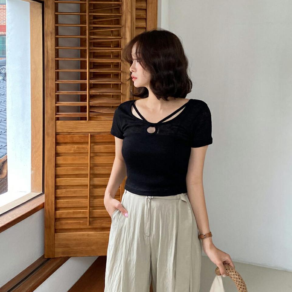 2WAYツイストクロップドTシャツ・全3色・t57613 レディース 【tops】 トップス Tシャツ クロップド丈 ツイスト 半袖 単色 カジュアル Uネック 2way 前後着用自由 デコルテ 鎖骨 春 夏 韓国 ファッション