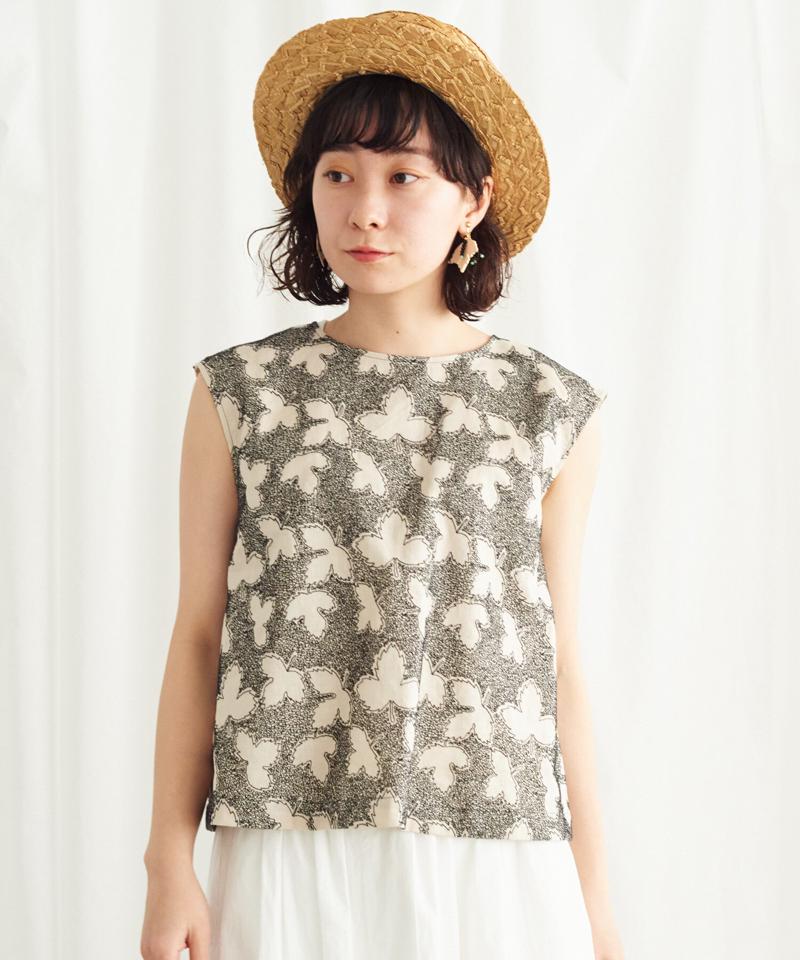 三つ葉の足跡刺しゅう ノースリブラウス（Lene non finito）