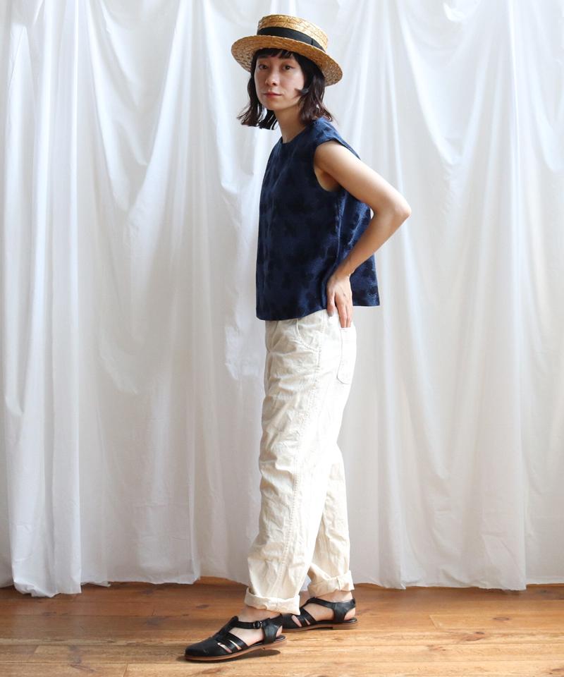 三つ葉の足跡刺しゅう ノースリブラウス（Lene non finito）
