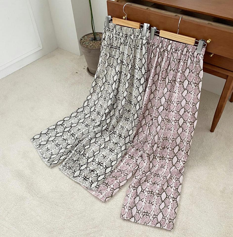 パイソンスキンパターンパンツ・全2色・t65536 レディース 【pt】 パンツ ズボン ロングパンツ パイソン柄 アニマル柄 総柄 カジュアル ラフ ワイド ウエストゴム 夏 韓国 ファッション