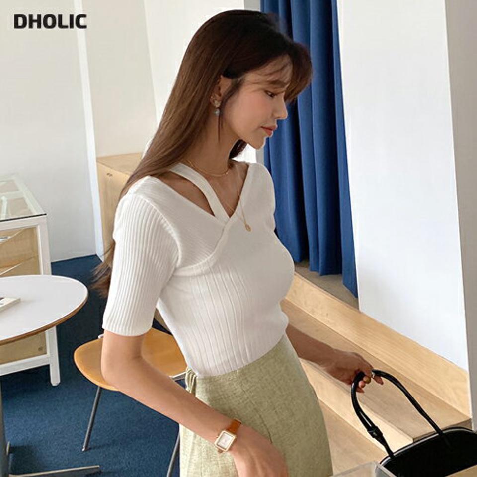 アンバランスショルダーTシャツ・全3色・t65522 レディース 【tops】 トップス Tシャツ 半袖 アンバランス 鎖骨 デコルテ リブ 単色 無地 シンプル ユニーク カジュアル 前後着用自由 春 夏 韓国 ファッション
