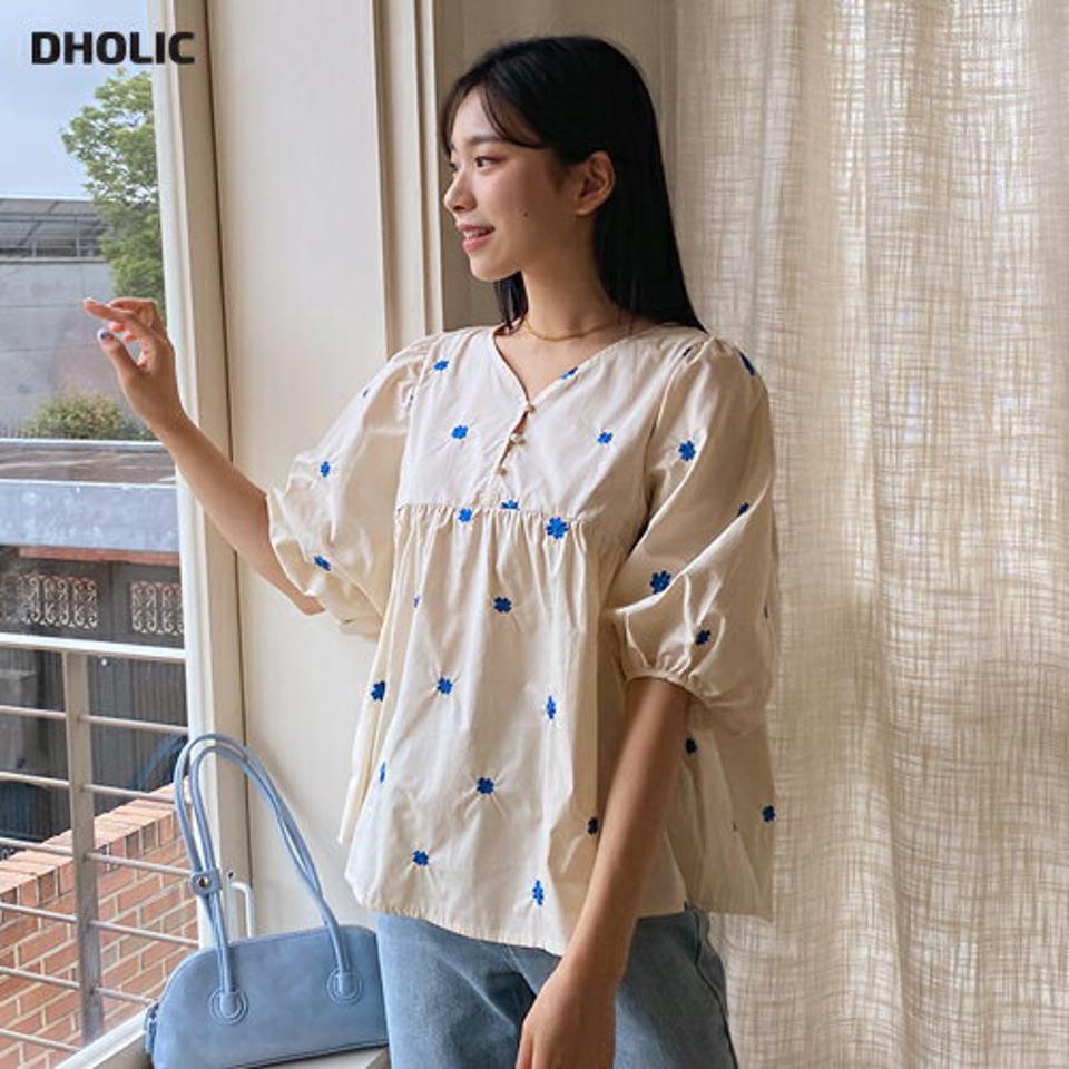 刺繍パール調ボタンブラウス・全2色・b64401 レディース 【bl】 トップス ブラウス 半袖 ハーフスリーブ パールボタン 刺繍 花柄 フラワー ガーリー 可愛い かわいい 春 夏 韓国 ファッション NIJU