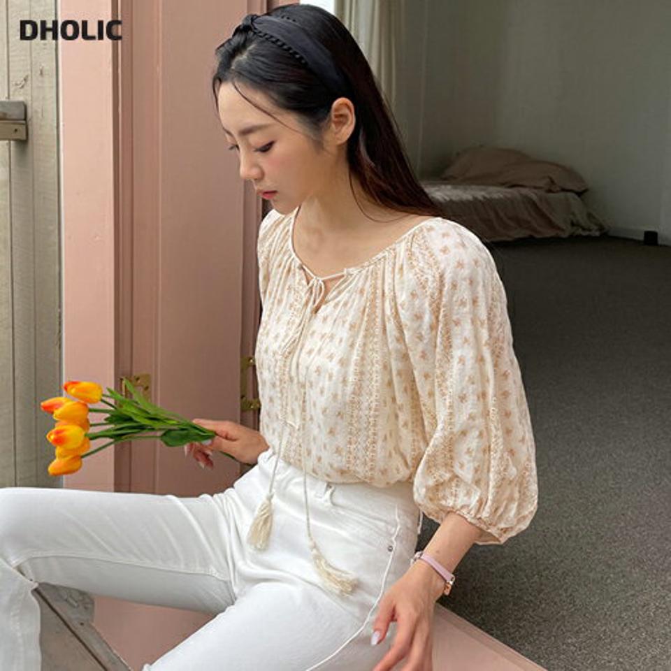 花柄タッセルラグランブラウス・全2色・b62351 レディース 【bl】 トップス ブラウス 半袖 ハーフスリーブ タッセル ラグラン 花柄 エスニック リゾート 上品 Vネック 春 夏 韓国 ファッション