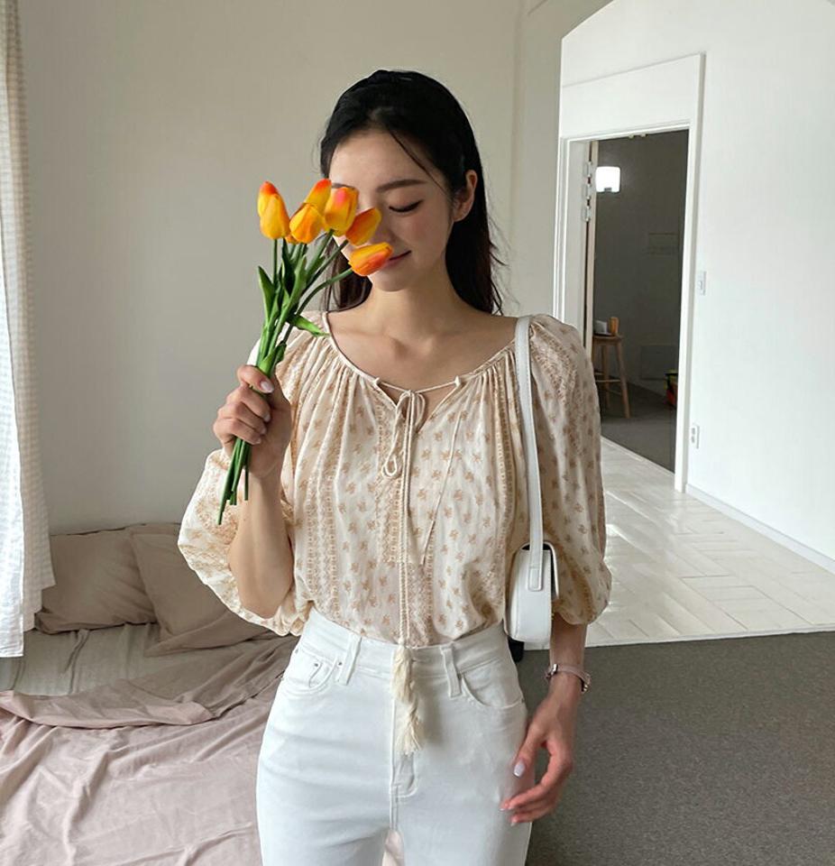 花柄タッセルラグランブラウス・全2色・b62351 レディース 【bl】 トップス ブラウス 半袖 ハーフスリーブ タッセル ラグラン 花柄 エスニック リゾート 上品 Vネック 春 夏 韓国 ファッション