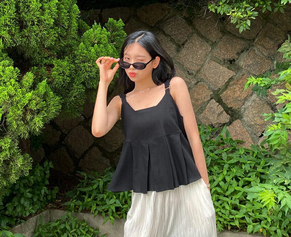 タックスリーブレス・全3色・t64377 レディース 【tops】 トップス スリーブレス ノースリーブ タック Vネック 可愛い かわいい クロップド丈 春 夏 韓国 ファッション NIJU