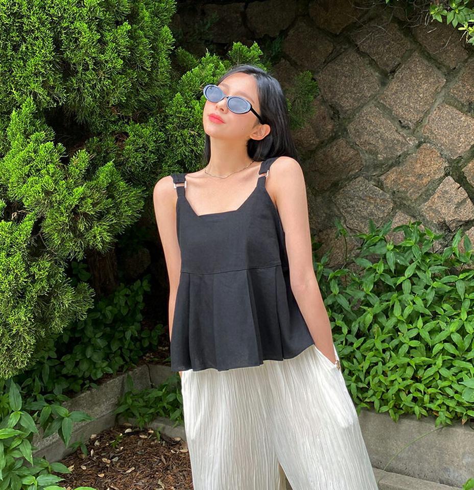 タックスリーブレス・全3色・t64377 レディース 【tops】 トップス スリーブレス ノースリーブ タック Vネック 可愛い かわいい クロップド丈 春 夏 韓国 ファッション NIJU