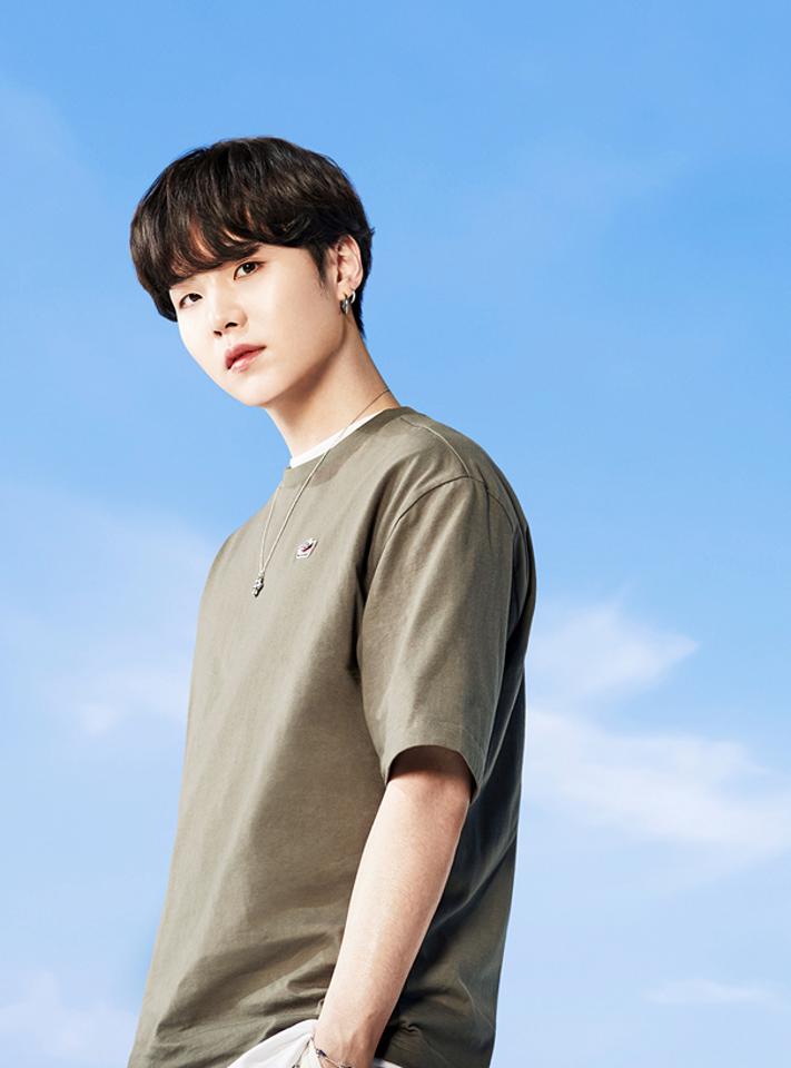 BTS着用モデル　ノベルティ付FILAロゴTシャツ