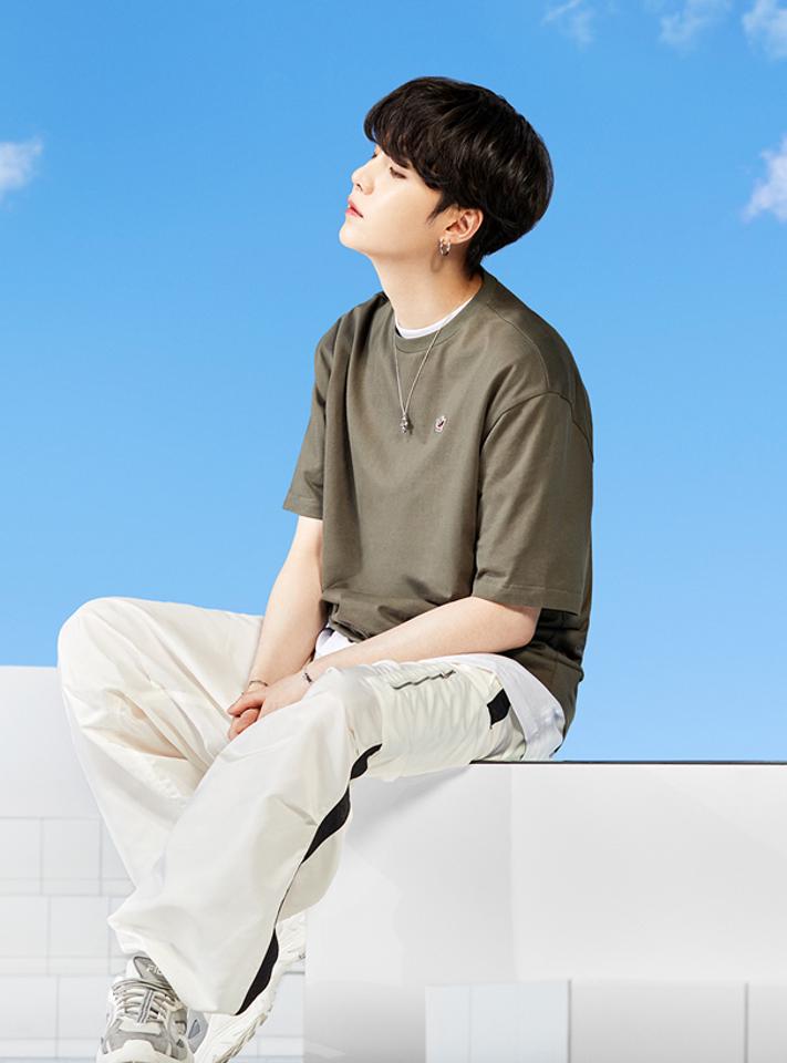 BTS着用モデル　ノベルティ付FILAロゴTシャツ