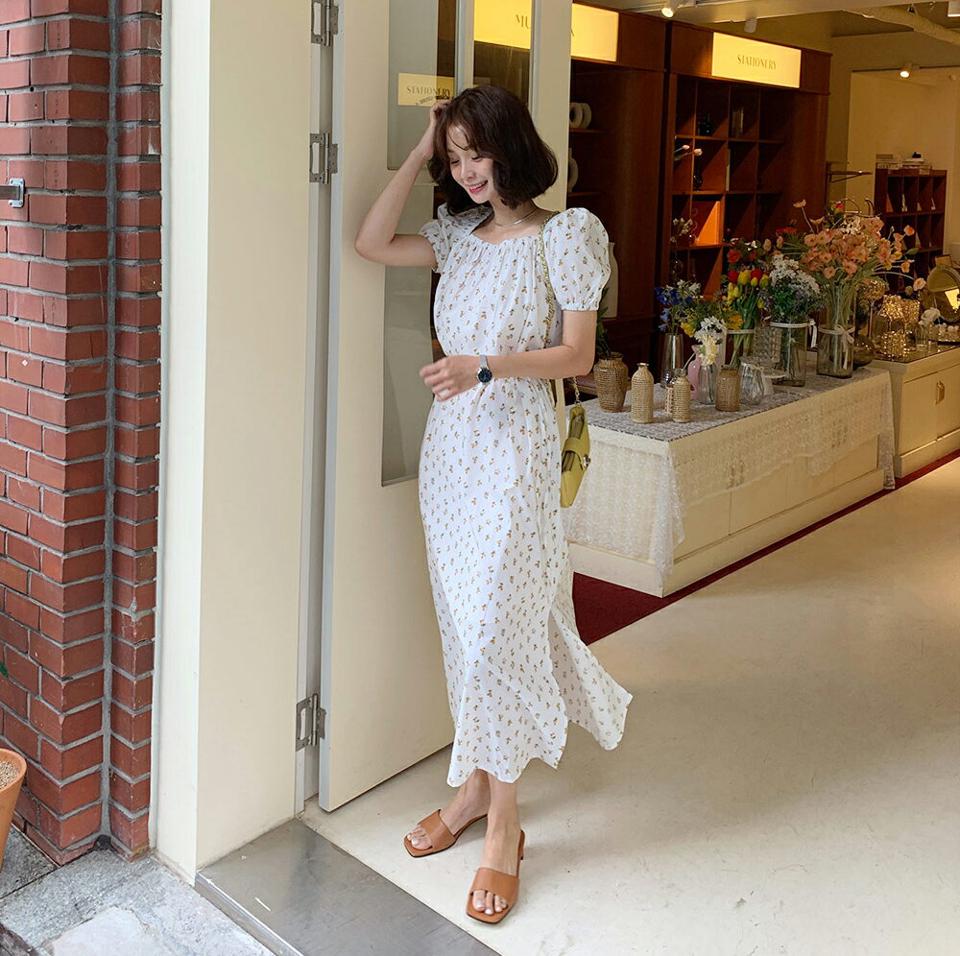 ストラップ付花柄ワンピース・全3色・t62352 レディース 【ops】 ワンピース ロング 半袖 花柄 レトロ スクエアネック デコルテ 鎖骨 可愛い かわいい パフ袖 パフスリーブ 春 夏 韓国 ファッション