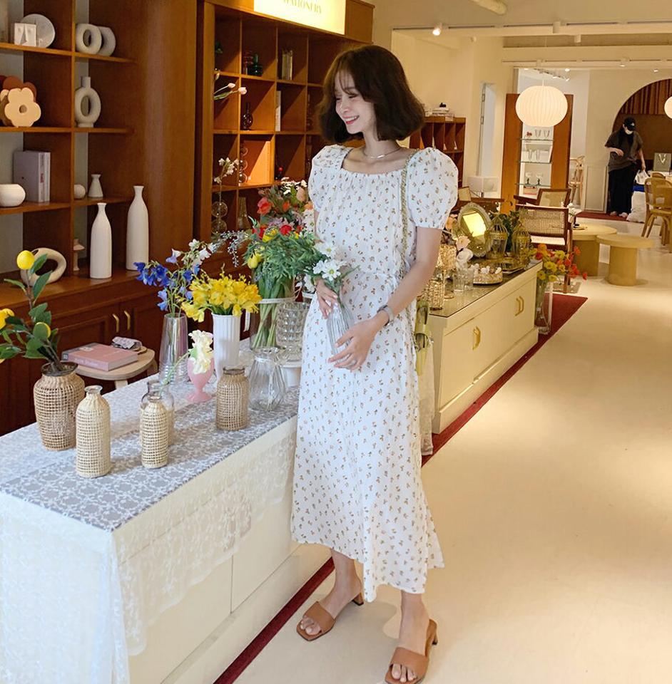 ストラップ付花柄ワンピース・全3色・t62352 レディース 【ops】 ワンピース ロング 半袖 花柄 レトロ スクエアネック デコルテ 鎖骨 可愛い かわいい パフ袖 パフスリーブ 春 夏 韓国 ファッション
