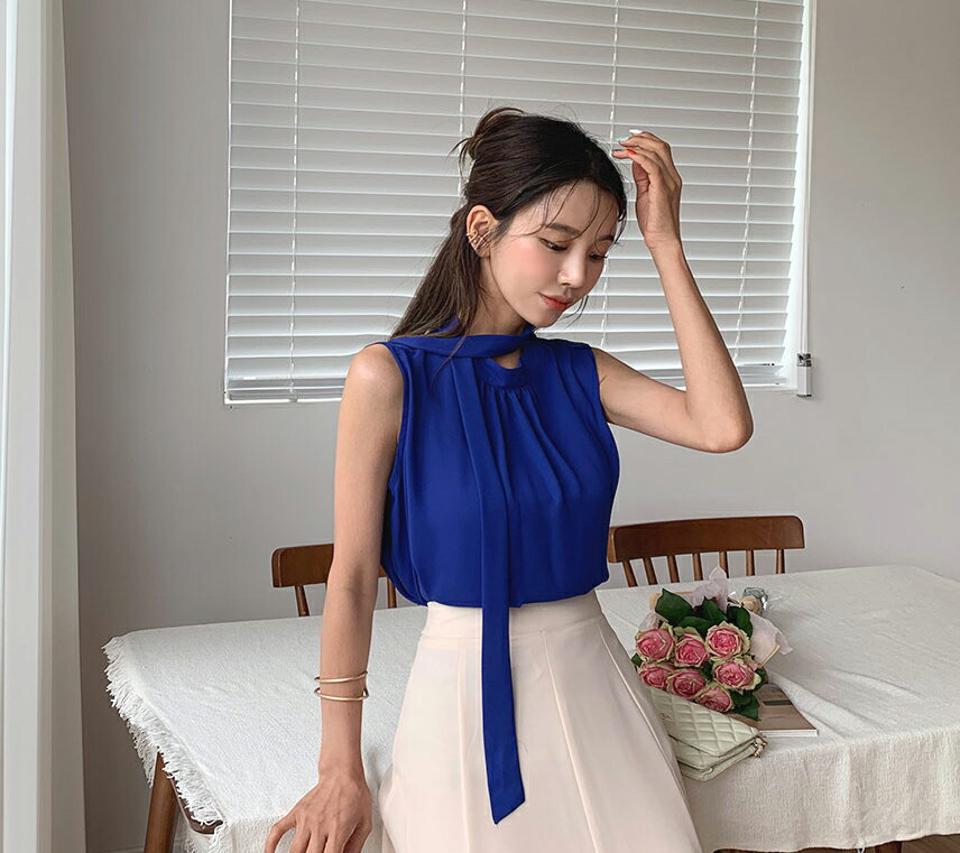 ハーフネックギャザーブラウス・全3色・b62345 レディース 【bl】 トップス ブラウス スリーブレス ノースリーブ ギャザー ハーフネック 単色 無地 シンプル ベーシック 大人 きれいめ 春 夏 韓国 ファッション