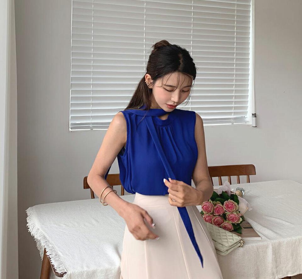 ハーフネックギャザーブラウス・全3色・b62345 レディース 【bl】 トップス ブラウス スリーブレス ノースリーブ ギャザー ハーフネック 単色 無地 シンプル ベーシック 大人 きれいめ 春 夏 韓国 ファッション