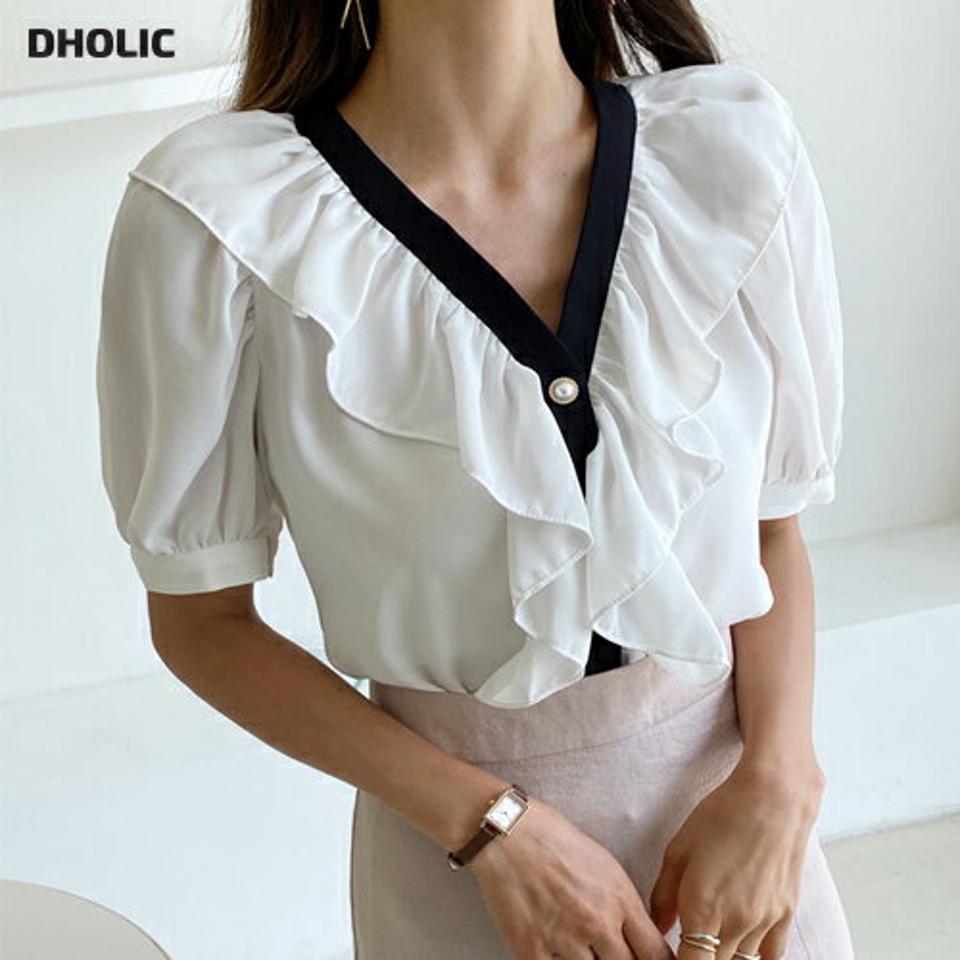 Vネックフリルブラウス・全2色・t64111 レディース 【bl】 トップス ブラウス 半袖 フリル Vネック 配色 パールボタン フェミニン 大人 可愛い かわいい 春 夏 韓国 ファッション