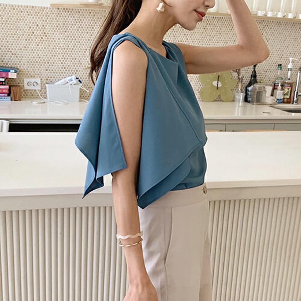 シフォンケープノースリーブ・全2色・b64107 レディース 【tops】 トップス スリーブレス ノースリーブ シフォン ケープ 単色 無地 シンプル フェミニン 大人 ユニーク オフィスカジュアル 青 春 夏 韓国ファッション