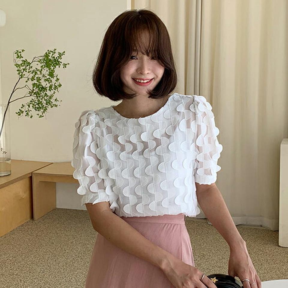 サークルモチーフブラウス・全3色・b64114 レディース 【bl】 トップス ブラウス 半袖 ハーフスリーブ 総柄 ユニーク 立体感 大人 透け感 シアー シースルー フェミニン かわいい 可愛い 春 夏 韓国 ファッション