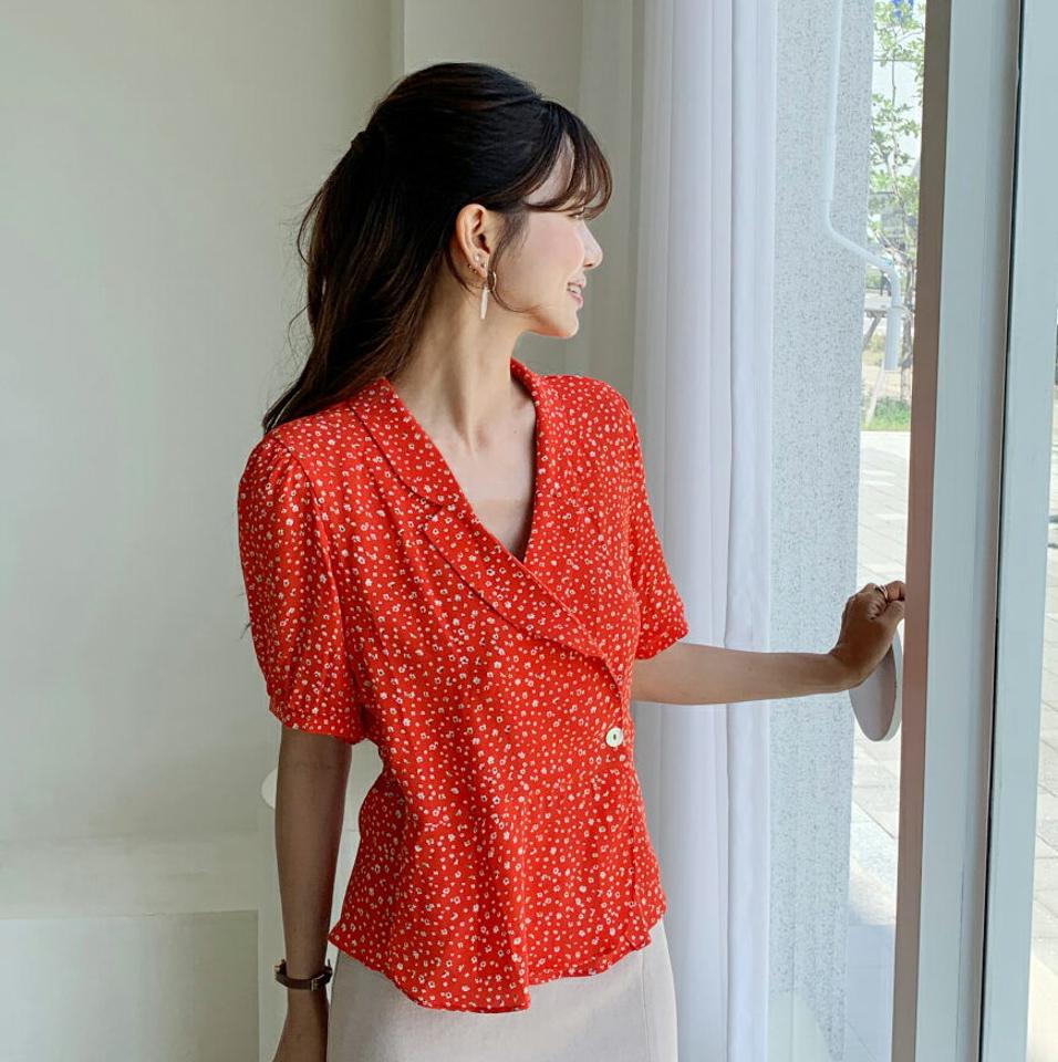 花柄カラーラップブラウス・全2色・b64117 レディース 【bl】 トップス ブラウス ラップデザイン 花柄 小花柄 レトロ 可愛い かわいい 半袖 ハーフスリーブ 開襟 春 夏 韓国 ファッション