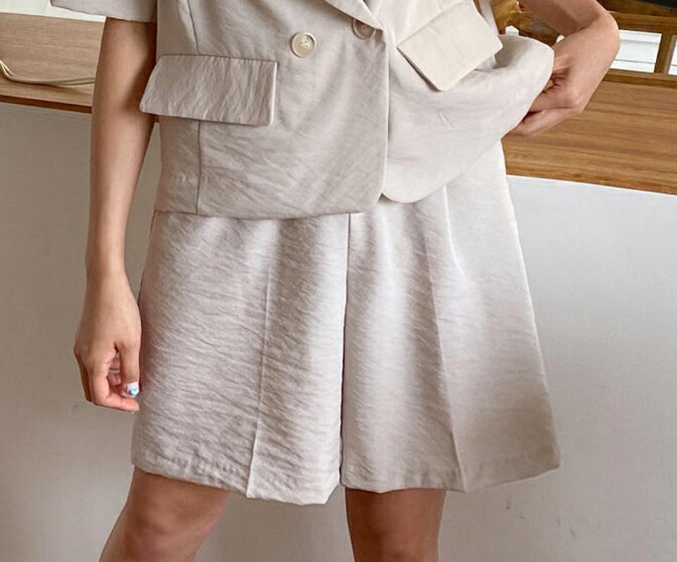 ツータックショートパンツ・全2色・t00149 レディース 【pt】 パンツ ズボン 半ズボン ハーフパンツ 短パン ショートパンツ タック 単色 無地 シンプル 大人 バミューダパンツ 春 夏 韓国 ファッション NIJU