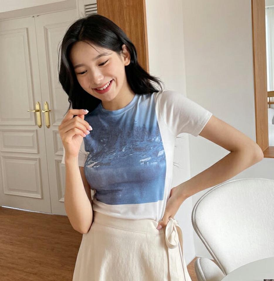 ラウンドスクエアプリントTシャツ・全2色・t00117 レディース 【tops】 トップス Tシャツ 半袖 プリント カジュアル ラフ ラウンドネック ユニーク 春 夏 韓国 ファッション NIJU