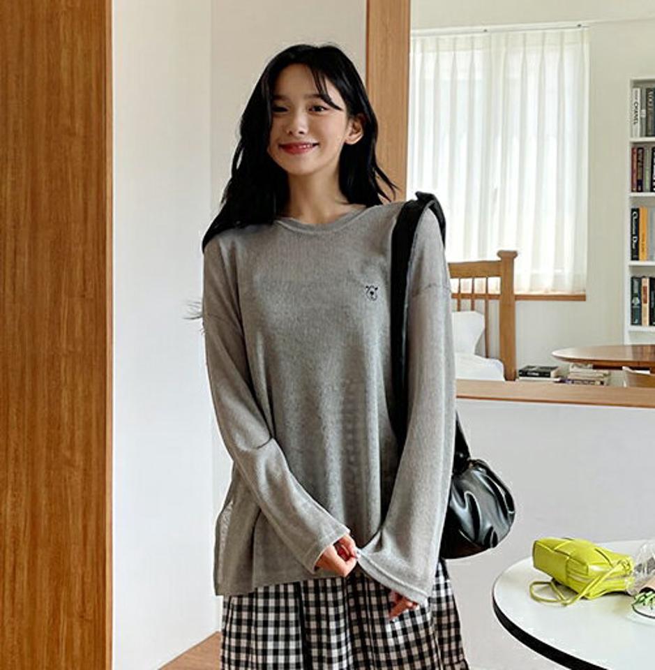ベア刺繍ニット・全5色・t00120 レディース 【tops】 トップス ニット 長袖 刺繍 クマ くま 透け感 可愛い かわいい シンプル 動物 スリット カジュアル 春 秋 韓国 ファッション NIJU