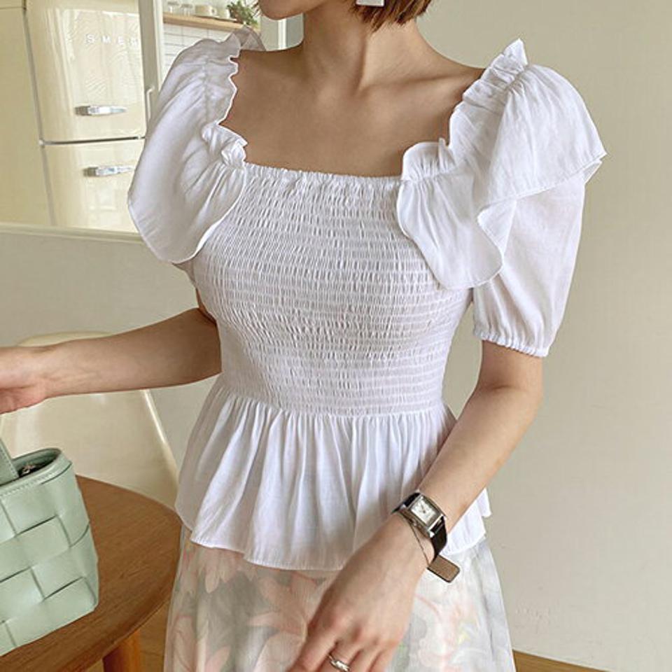 フリルシャーリングブラウス・全3色・t65562 レディース 【bl】 トップス ブラウス 半袖 フリル シャーリング ガーリー 可愛い かわいい スクエアネック シフォン 鎖骨 デコルテ 春 夏 韓国 ファッション