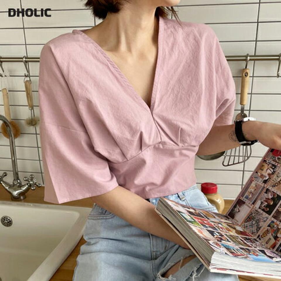 Vネックタックブラウス・全3色・t65560 レディース 【bl】 トップス ブラウス タック 半袖 ハーフスリーブ Vネック 単色 無地 シンプル クロップド丈 Vネック デコルテ 鎖骨 春 夏 韓国 ファッション