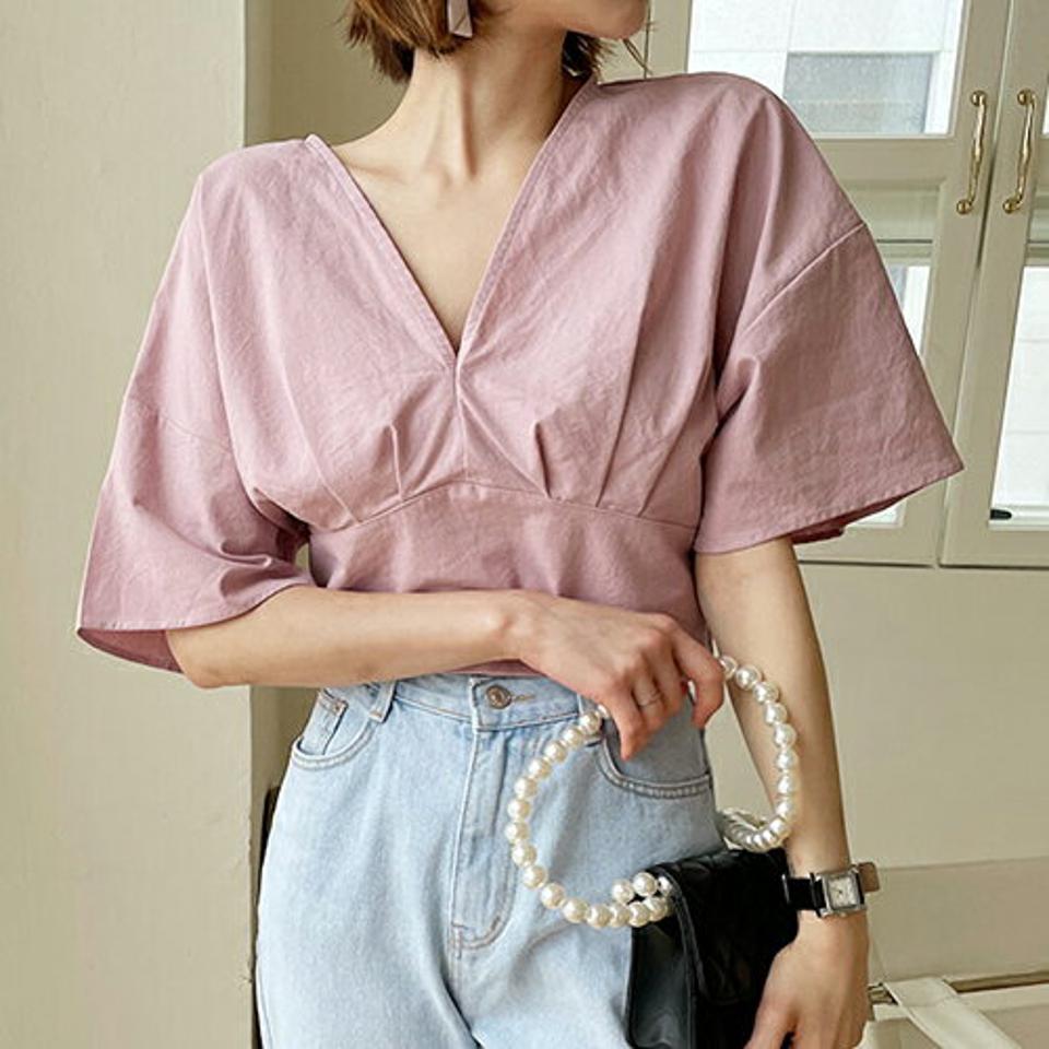 Vネックタックブラウス・全3色・t65560 レディース 【bl】 トップス ブラウス タック 半袖 ハーフスリーブ Vネック 単色 無地 シンプル クロップド丈 Vネック デコルテ 鎖骨 春 夏 韓国 ファッション