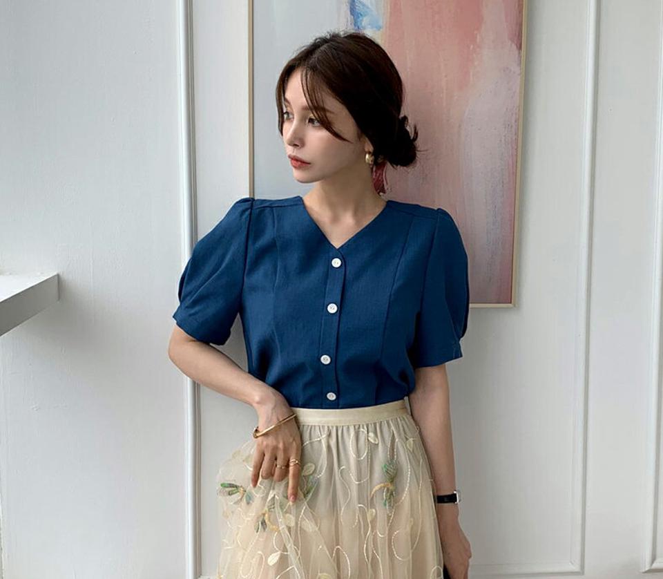 Vネックボタンブラウス・全4色・t69121 レディース 【bl】 トップス ブラウス 半袖 ハーフスリーブ Vネック パフ袖 パフスリーブ 単色 無地 シンプル レトロ 春 夏 韓国 ファッション ハイホリHIHOLLI