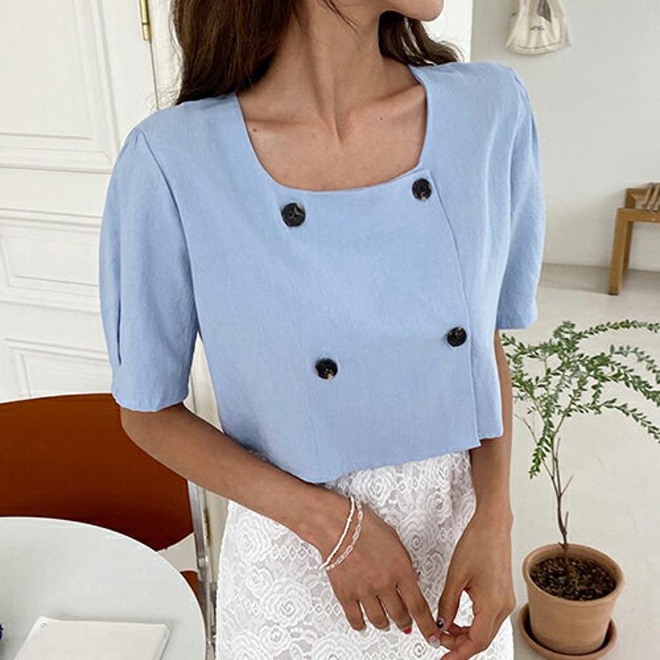 スクエアクロップドブラウス・全4色・t62380 レディース 【tops】 トップス ブラウス 半袖 ハーフスリーブ クロップド丈 短丈 スクエアネック デコルテ 鎖骨 単色 シンプル パフ袖 パフスリーブ レトロ かわいい 春 夏 韓国 ファッション