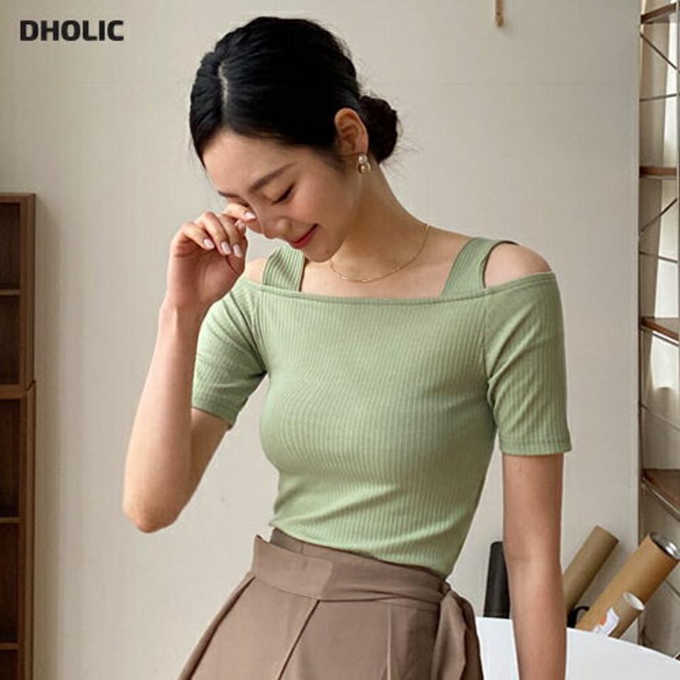 ショルダースリットTシャツ・全2色・t65395 レディース 【tops】 トップス Tシャツ 半袖 肩だし スリット オープンショルダー リブ 単色 シンプル カジュアル ラフ 春 夏 韓国 ファッション