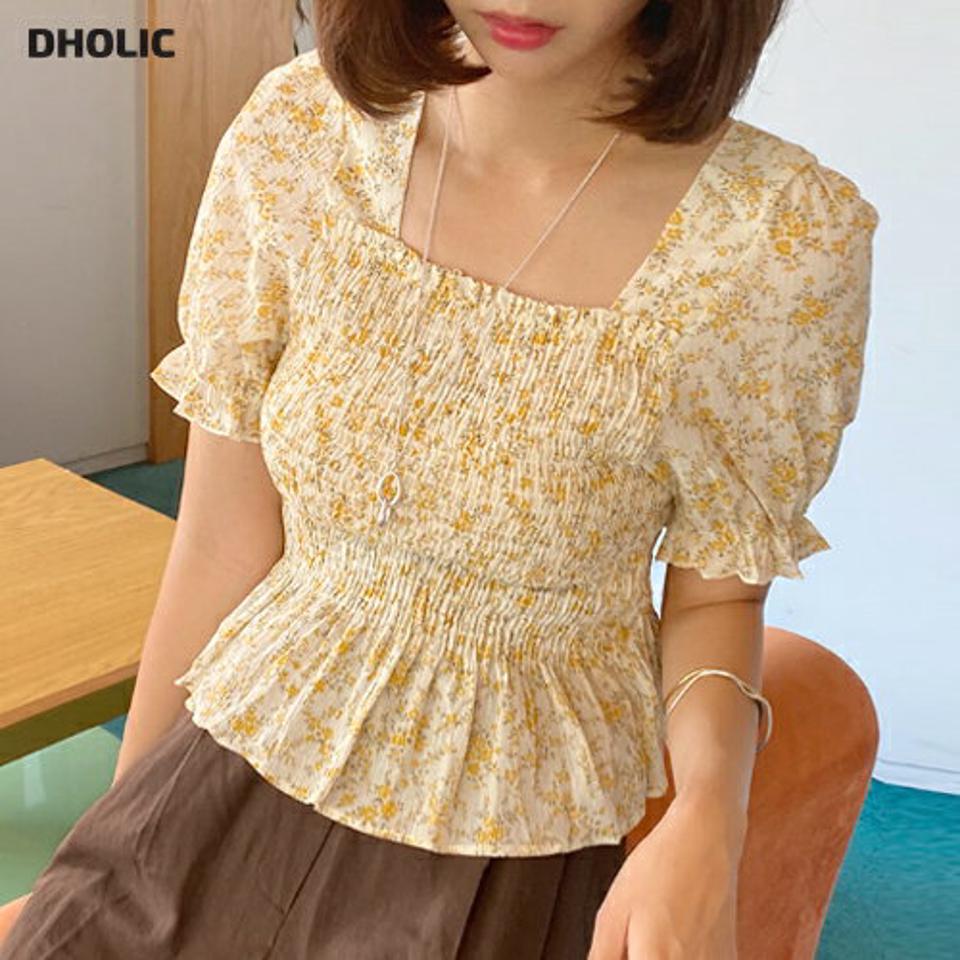 花柄シャーリングブラウス・全2色・b62378 レディース 【bl】 トップス ブラウス 半袖 シャーリング 花柄 レトロ メリハリ 可愛い かわいい スクエアネック フリル フェミニン 春 夏 韓国 ファッション