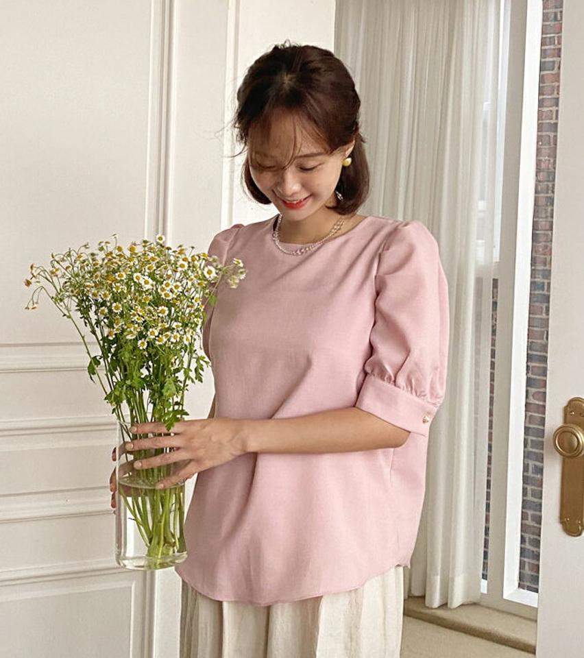 パール調ボタンパフブラウス・全4色・b62377 レディース 【bl】 トップス ブラウス 半袖 ハーフスリーブ パールボタン 単色 無地 シンプル フェミニン 大人 パフ袖 パフスリーブ かわいい 春 夏 韓国 ファッション