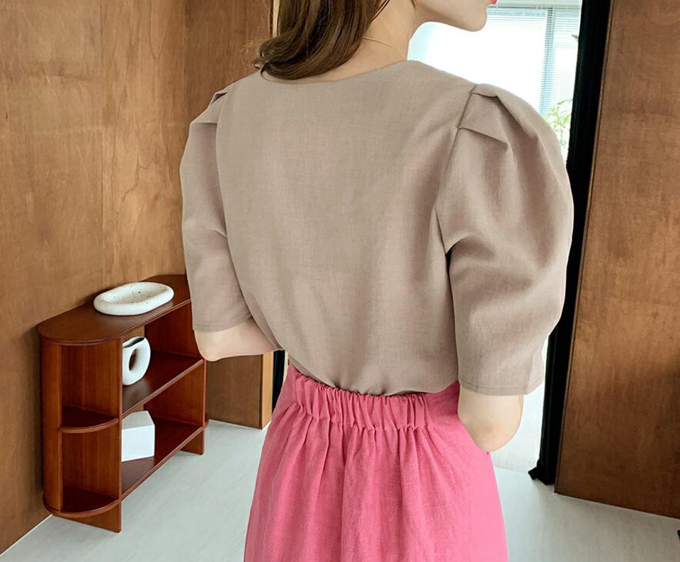 スカラップパフスリーブブラウス・全3色・b69210 レディース 【bl】 トップス ブラウス 半袖 パフスリーブ パフ袖 スカラップ デコルテ 鎖骨 ギャザー 単色 無地 シンプル かわいい 春 夏 韓国 ファッション ハイホリHIHOLLI