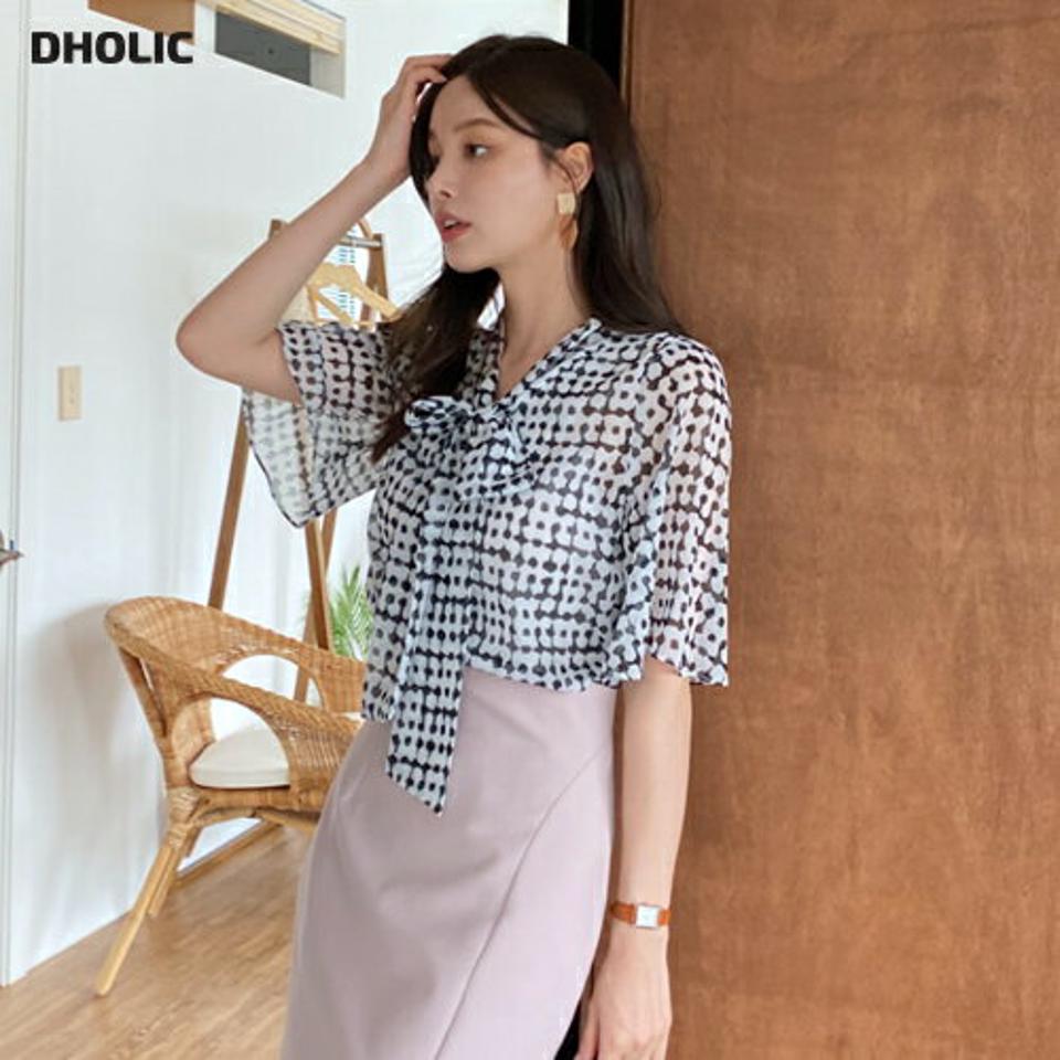 ユニークパターンリボンブラウス・全2色・t69181 レディース 【bl】 トップス ブラウス 半袖 総柄 ユニーク モダン りぼん 大人 オフィスカジュアル シースルー 透け感 シフォン 春 夏 韓国 ファッション ハイホリHIHOLLI