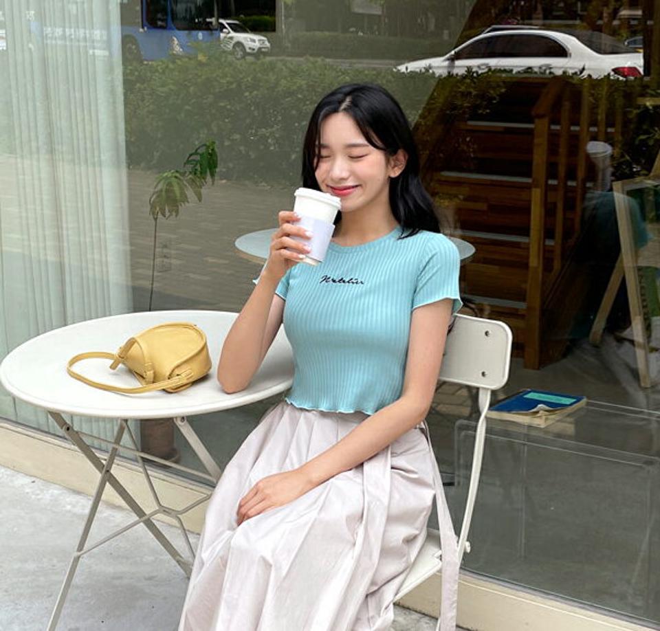 レタリングリブクロップドTシャツ・全5色・t00184 レディース 【tops】 トップス Tシャツ 半袖 クロップド丈 短丈 レタリング ロゴ リブ シンプル カジュアル ラフ 刺繍 春 夏 韓国 ファッション NIJU