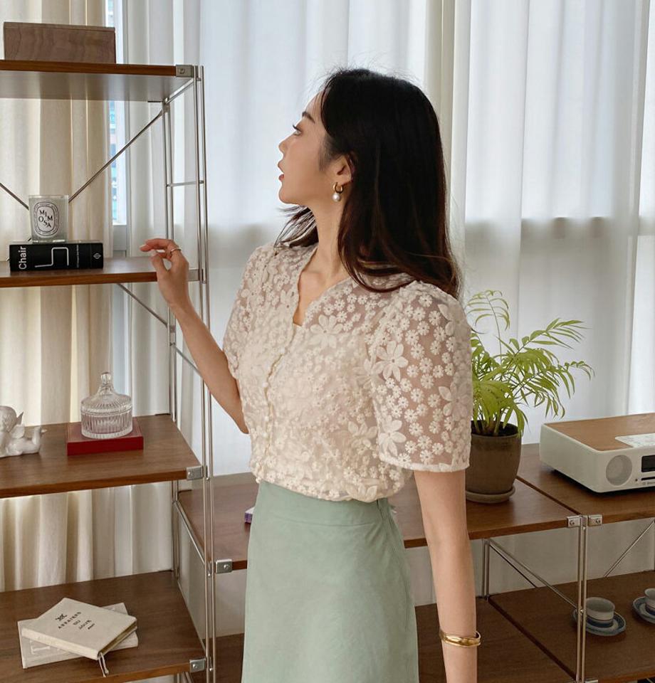 キャミ付刺繍レースブラウス・全2色・t64175 レディース 【bl】 トップス 半袖 ハーフスリーブ ブラウス レース 総レース 透け感 シアー シースルー 花柄 キャミソール セット 刺繍 可愛い かわいい フェミニン 春 夏 韓国 ファッション